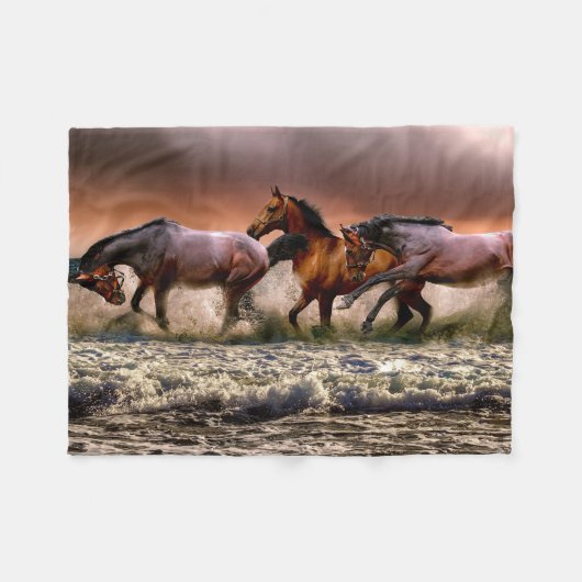 Wild Horses Playing in the Sea print Fleecedecke (Vorderseite (Horizontal))