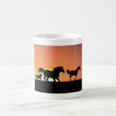 Wild Horses Sonnenuntergang Silhouette Kaffeetasse (Mittel)