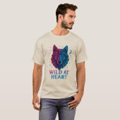 Wild im Herzen von Neon Wolf - Geometrische Tierku T-Shirt (Vorne ganz)