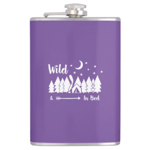 Wild in Bett Flachmann