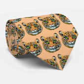 Wild junges Tiger-Gefechtsmuster auf leicht orange Krawatte (Gerollt)