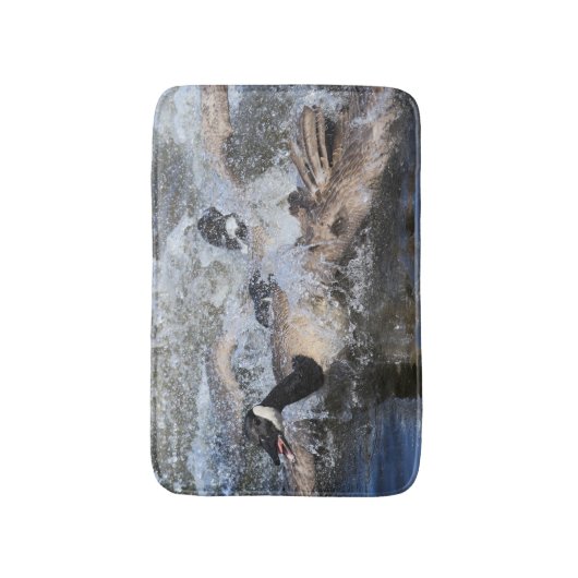 Wild (Kanada) Gänse Chase Badematte (Vorderseite Vertikal)