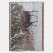 Wild kanadischer Elch im Winterschnee IV Decke (Vorderseite Vertikal)