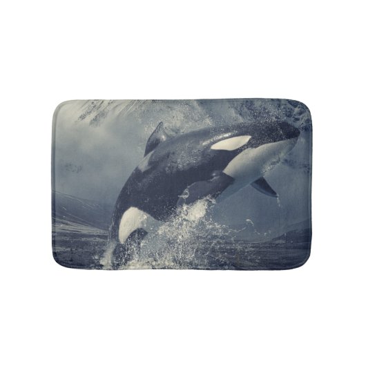 Wild Killer Whale Jumping Badematte (Vorderseite)