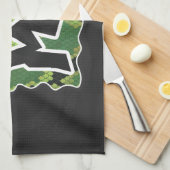 Wild Me Schlange Schwarz und Grün Handtuch (Viertel Falte)
