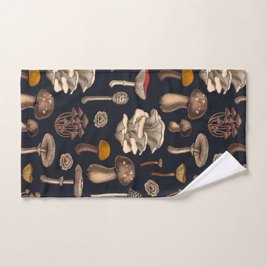 Wild Mushrooms on Grafit Badhandtuch Set (Handtuch)