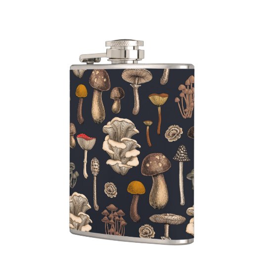 Wild Mushrooms on Grafit Flachmann (Links)