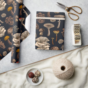 Wild Mushrooms on Grafit Geschenkpapier