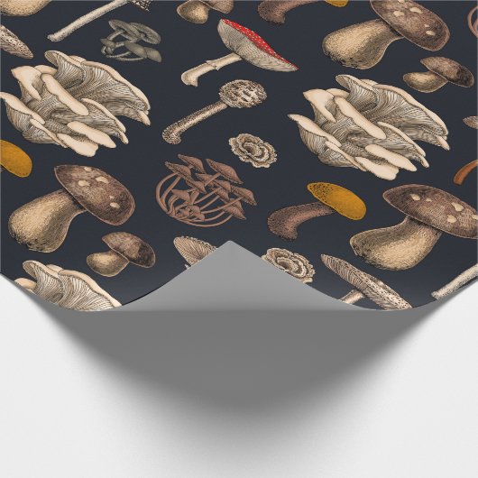 Wild Mushrooms on Grafit Geschenkpapier (Ecke)