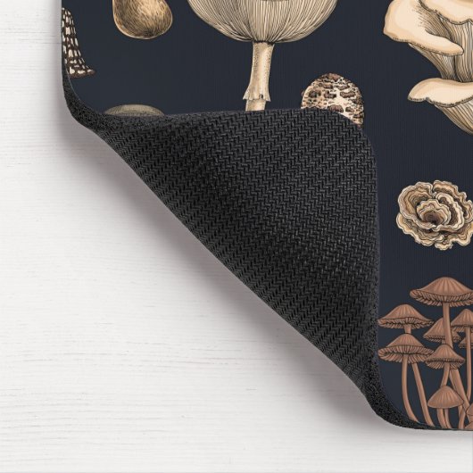 Wild Mushrooms on Grafit Mousepad (Ecke)