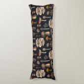 Wild Mushrooms on Grafit Seitenschläferkissen (Vorderseite Vertikal)