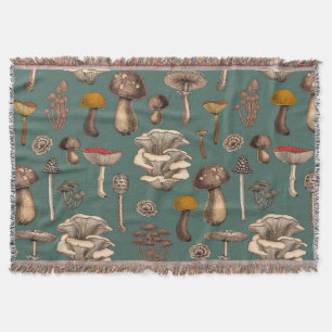 Wild Mushrooms on pine green Decke