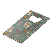 Wild Mushrooms on pine green Geldbeutel Flaschenöffner (Vorderseite Schrägansicht)