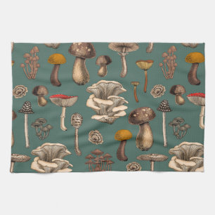 Wild Mushrooms on pine green Geschirrtuch