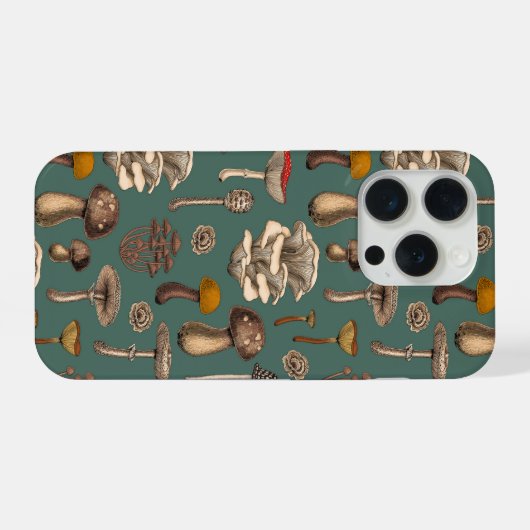 Wild Mushrooms on pine green iPhone Hülle (Rückseite (Horizontal))