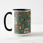 Wild Mushrooms on pine green Tasse (Links)