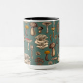 Wild Mushrooms on pine green Tasse (Zentrum)
