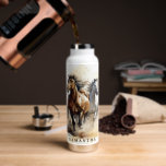 Wild Mustang Horses Equestrian Wild West Trinkflasche<br><div class="desc">Wild Mustang Pferde Reittiere Wild West Water Flasche mit individuelle Name oder anderem Text.</div>