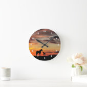 Wild Mustang Mare and Foal Silhouette With Sunset Runde Wanduhr (Zuhause)