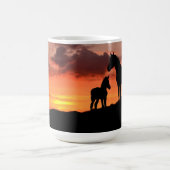 Wild Mustang Mare und Foal Coffee Tasse (Mittel)