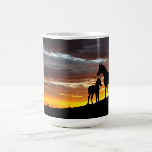 Wild Mustang Mare und Foal Kaffeetasse (Mittel)