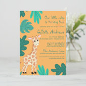 Wild Niedliche grüne Orange Giraffe Blätter Geburt Einladung (Stehend Vorderseite)