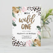 Wild One Birthday Leopard Print Wild Jungle Party Einladung (Stehend Vorderseite)