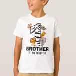 Wild One First Birthday Jungle Safari Brother Zoo T-Shirt<br><div class="desc">Bruder des wilden! Wendee dein kleiner Junge oder dein Mädchen einen? Dieses Wild One Design ist perfekt für ihren 1. Geburtstag,  um ihren Bruder lassen,  zeigen ihre Begeisterung für ihr Geschwister. Das Thema der Dschungelsafari beinhaltet einen Cartoon illustrierten Affen,  Schlampe,  Elefant,  Löwe und Giraffe stehend neben einem Zebradruck 1!</div>