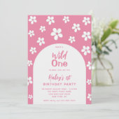Wild One Floral Cute Baby Girl 1st Birthday Party Einladung (Stehend Vorderseite)