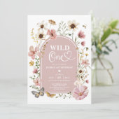 Wild One: Muted Blush Wildblume 1. Geburtstag Einladung (Stehend Vorderseite)