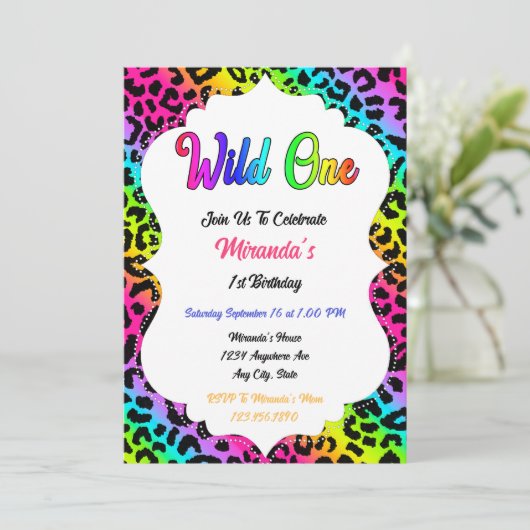 Wild One Rainbow Leopard Geburtstag Einladung (Stehend Vorderseite)