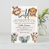 Wild One Safari Animal Baby Shower Einladung (Stehend Vorderseite)