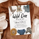 Wild One Safari Animals Boy Baby Shower Einladung<br><div class="desc">Niedliche Safari Thema Baby Dusche Einladungskarte mit einer handgezeichneten Abbildung einer Giraffe,  Leopard,  Nashorn,  Löwe,  Elefant und Zebra. Im Text steht: "Ein kleiner wilder ist unterwegs." Perfekte geschlechtsneutrale Einladung.</div>