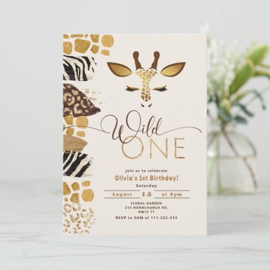 Wild One Safari geschlechtsneutrale Giraffe Geburt Einladung (Stehend Vorderseite)