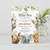 Wild One Safari Jungle Floral Baby Shower Einladung (Stehend Vorderseite)