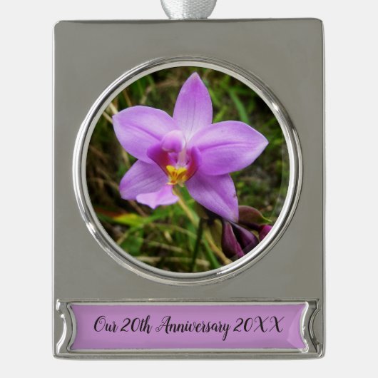 Wild Orchid Lila tropische Blume Banner-Ornament Silber (Vorderseite)