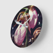 Wild Pink Lady Slipper Orchid Pair Personalisiert Runde Wanduhr (Winkel)