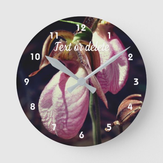 Wild Pink Lady Slipper Orchid Pair Personalisiert Runde Wanduhr (Vorderseite)