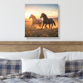 Wild Prairie Run – Horses at Sunset Wall Art Leinwanddruck (Insitu (Schlafzimmer))
