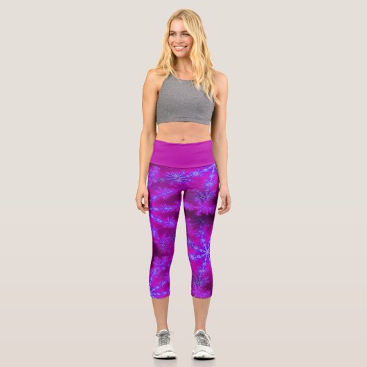 Wild Psychedelic Magenta Lila Fraktal Sternexplosi Capri Leggings (Vorderseite)