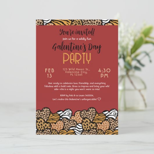 Wild Red Animal Print Heart Galentine's Day Party Einladung (Stehend Vorderseite)