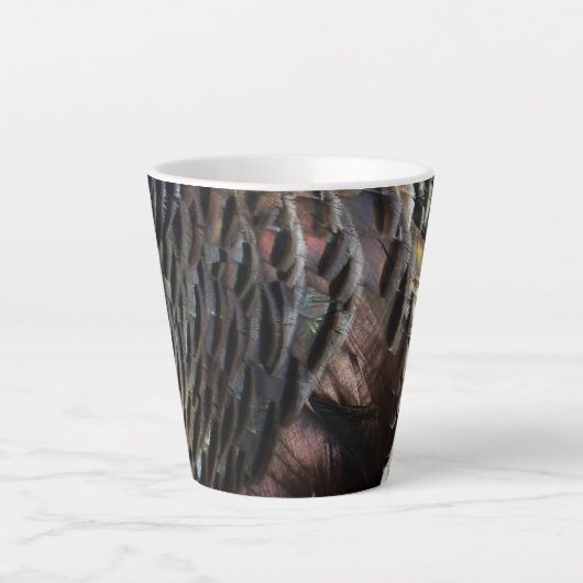Wild Turkey Feathers I Abstrakt Nature Design Milchtasse (Vorderseite)
