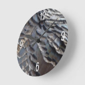 Wild Turkey Feathers II Abstrakte Naturgestaltung Runde Wanduhr (Winkel)