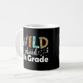 Wild über 8. Klasse Lehrer Student Funny Kaffeetasse (Vorderseite Links)