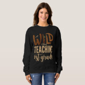 Wild über das Lehren der ersten Klasse Lehrer Squa Sweatshirt (Vorne ganz)