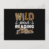 Wild über das Lesen von Büchern und Bücherwurm Postkarte (Vorderseite)