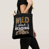 Wild über das Lesen von Büchern und Bücherwurm Tasche (Von Nahem)