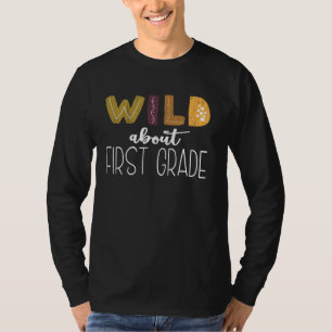 Wild über den First Grade Teacher Safari Jungle Zo T-Shirt