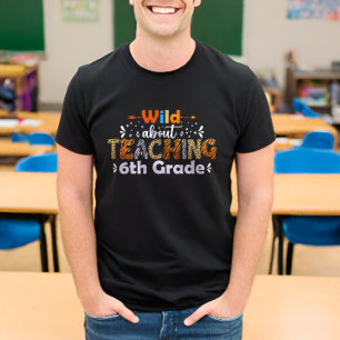 Wild über Lehre 6. Klasse Funny Teacher Teach T-Shirt