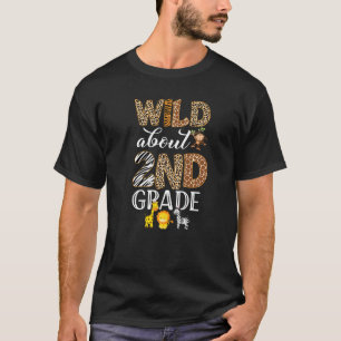 Wild über Leopard Printschullehrer der zweiten Kla T-Shirt